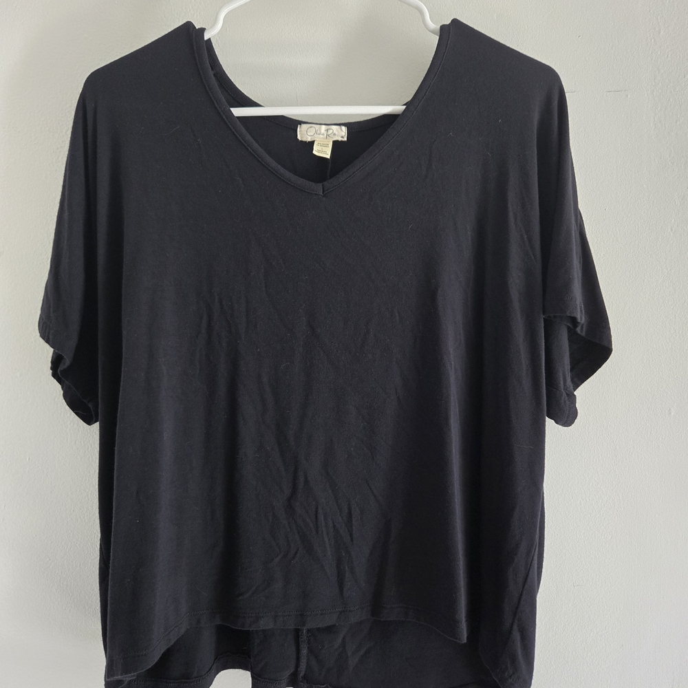 Olivia Rae Black V-Neck Short Sleeve Top